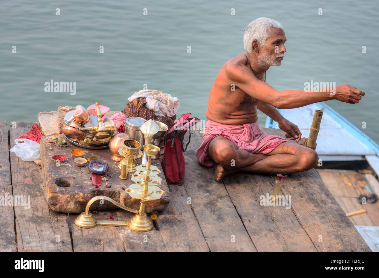 Pellegrino, Varanasi, Gange, Uttar Pradesh, India, Asia del Sud Foto Stock