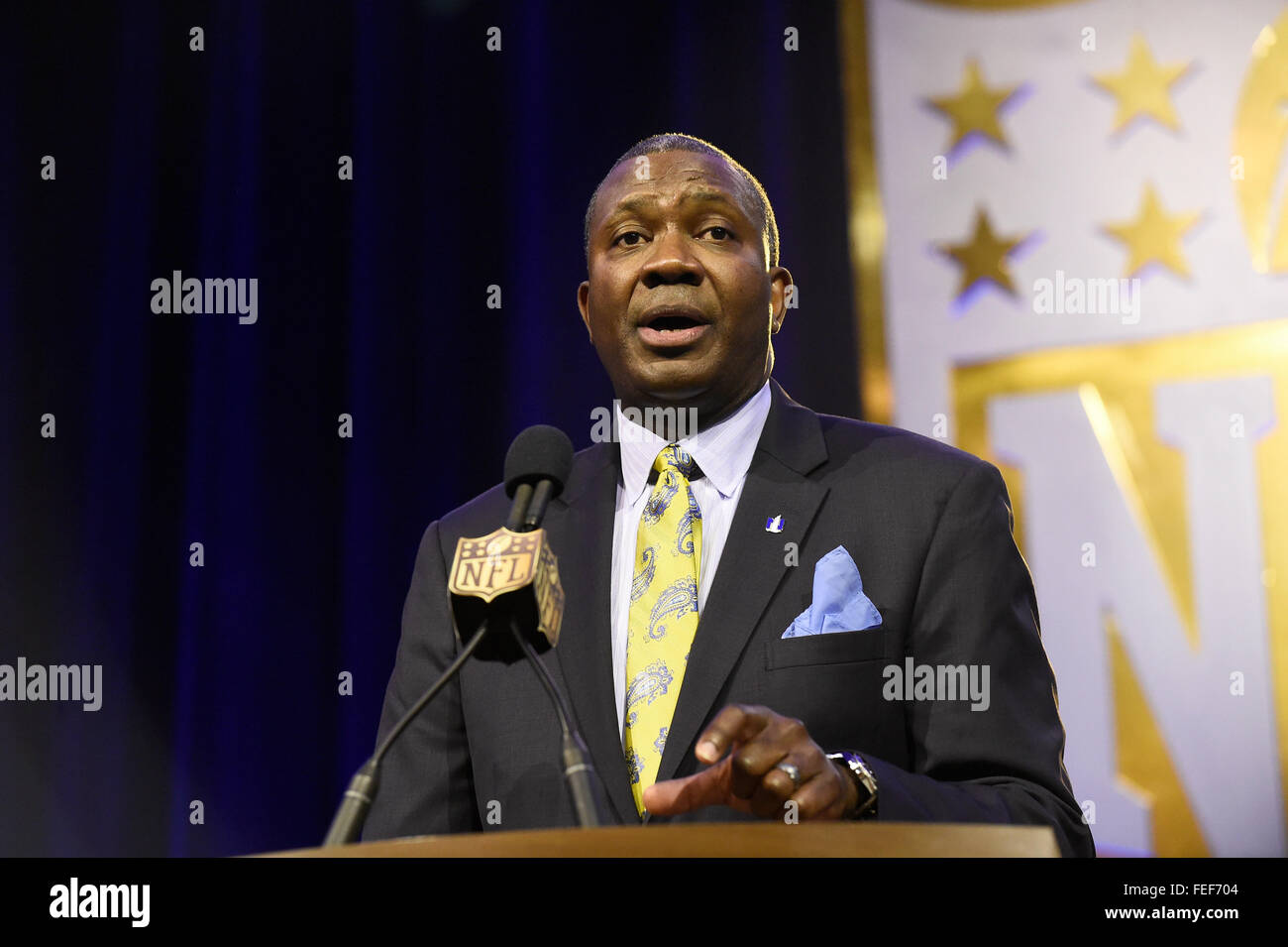 Venerdì, 5 Febbraio 2016: Terrance Williams di Nationwide Insurance parla nel corso di una conferenza stampa presso il Moscone Center di San Francisco in California durante la National Football League la settimana di apertura delle celebrazioni per il Super Bowl 50 tra la Carolina Panthers e Denver Broncos. Eric Canha/CSM Foto Stock