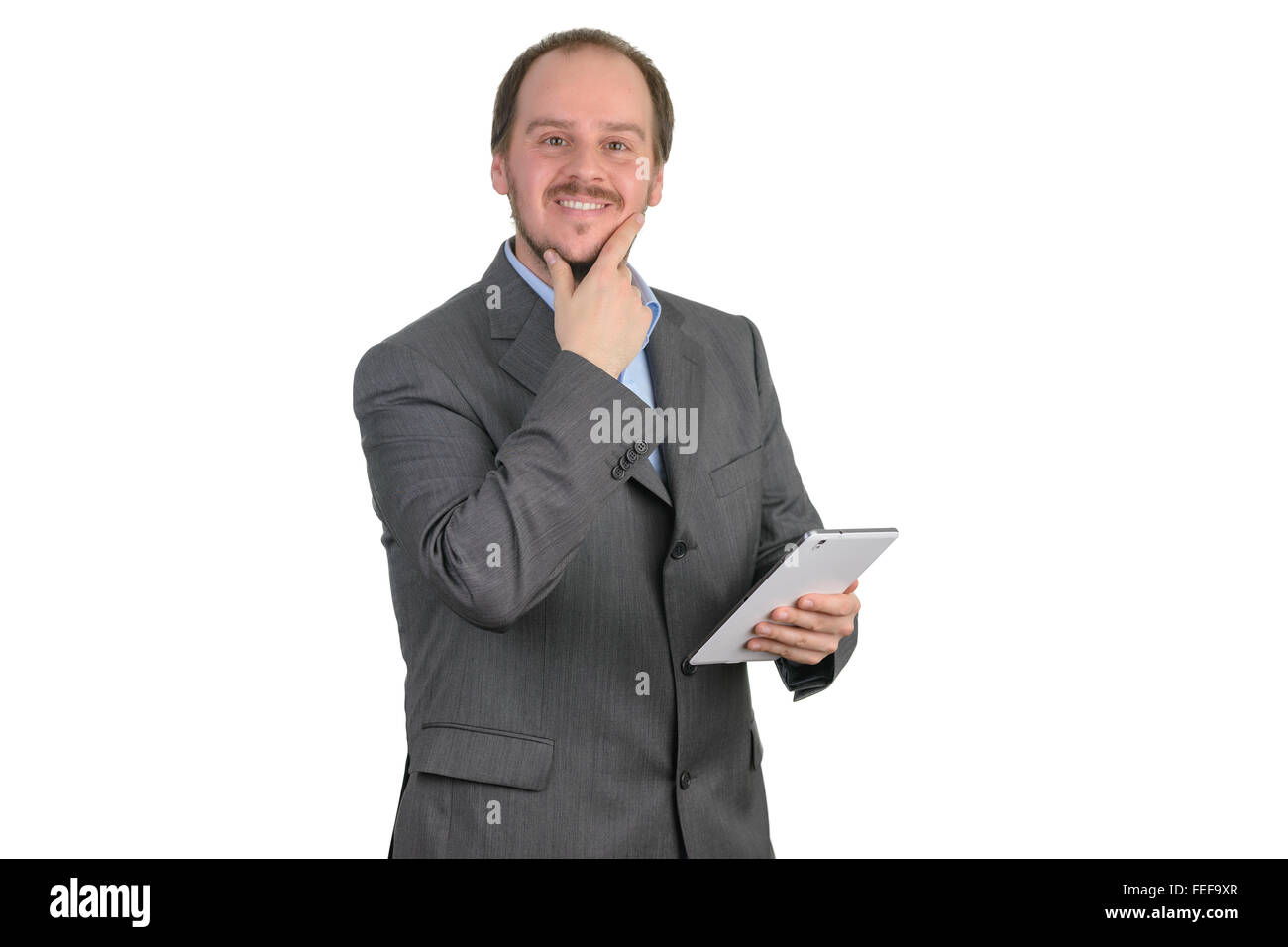 Uomo grigio scuro tuta azienda sorridente tablet Foto Stock