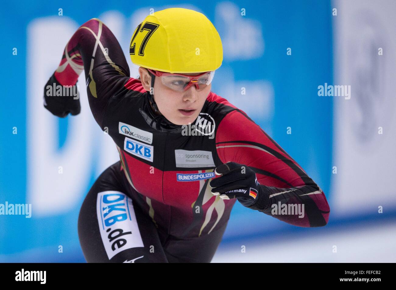 Dresden, Germania. 6 febbraio, 2016. Short track: World Cup quarti di finale: Donna 1000m in EnergieVerbund arena di Dresda, in Germania, il 6 febbraio 2016. Bianca Walter dalla Germania in azione. Foto: SEBASTIAN KAHNERT/dpa/Alamy Live News Foto Stock