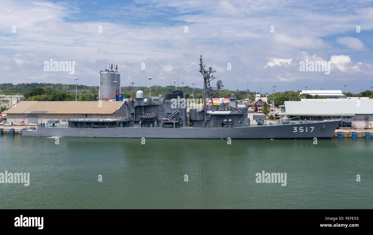 JDS Shirayuki (TV-3517), un Hatsuyuki-class destroyer del Giappone marittimo Forza di Autodifesa, ormeggio in Muara, Brunei. Foto Stock