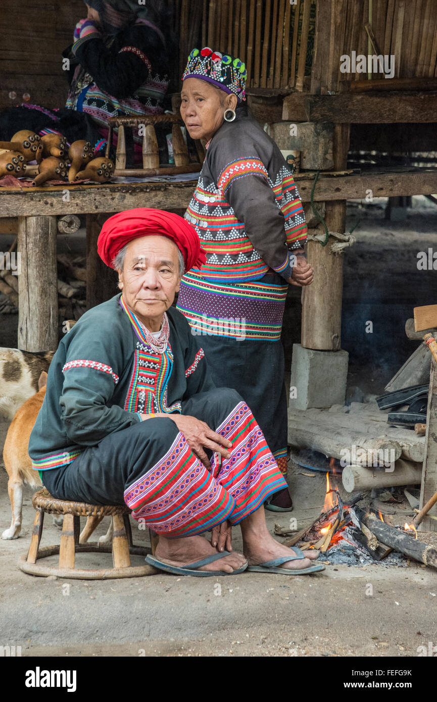 Hill tribù del nord della Thailandia anziani della comunità Lahu Foto Stock