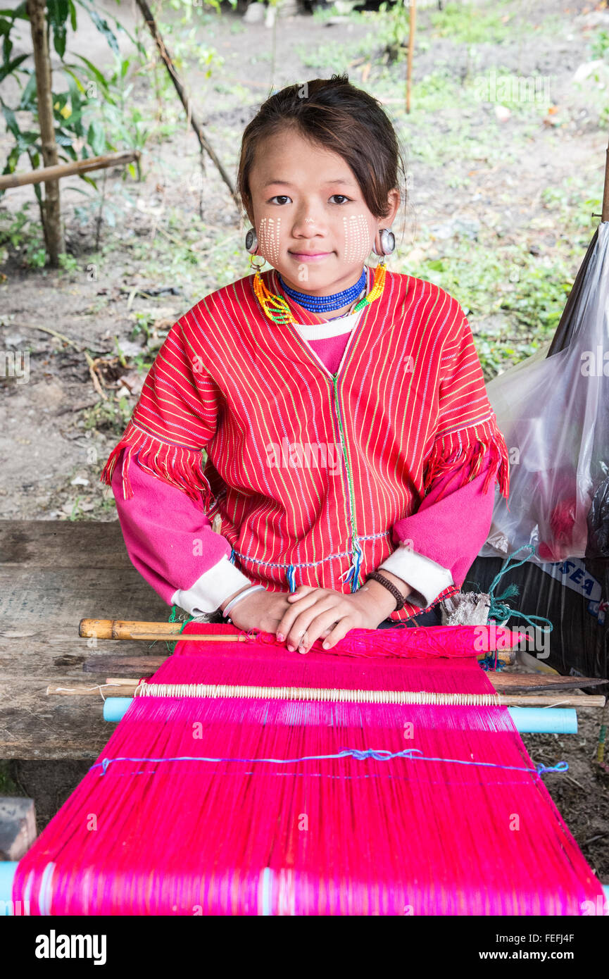 Hill tribù del nord della Thailandia Ladies dalla comunità di etnia Karen Foto Stock