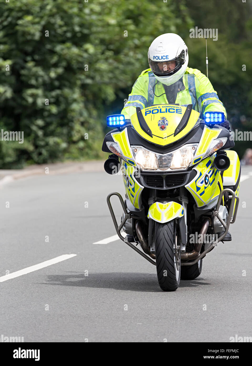 La polizia la moto in Velothon cycle race, Llanfoist, Wales, Regno Unito Foto Stock