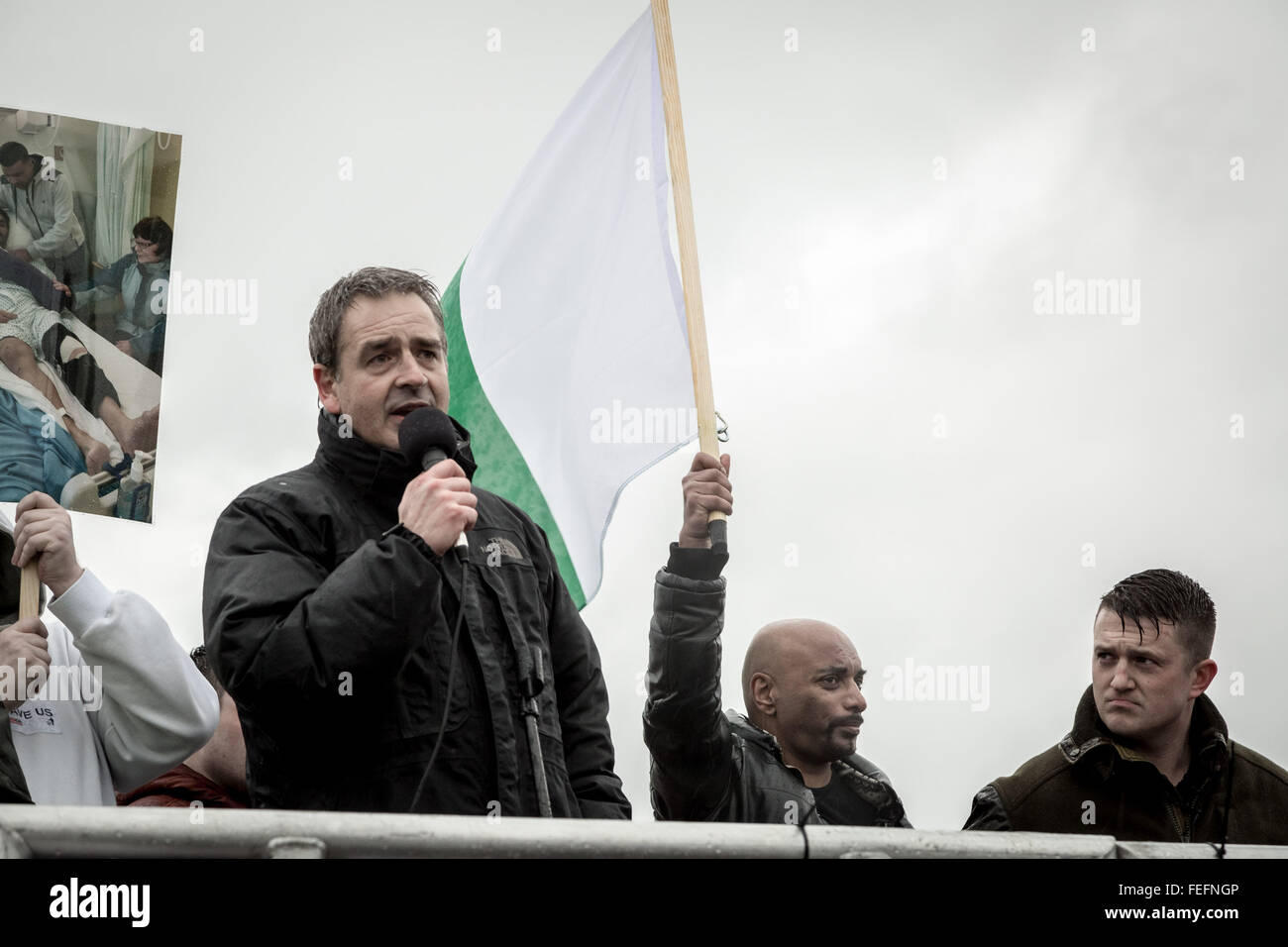 Birmingham, Regno Unito. Il 6 febbraio, 2016. Paolo Weston il leader dell'PEGIDA UK anti-islamico movimento di protesta che parla Credito: Guy Corbishley/Alamy Live News Foto Stock