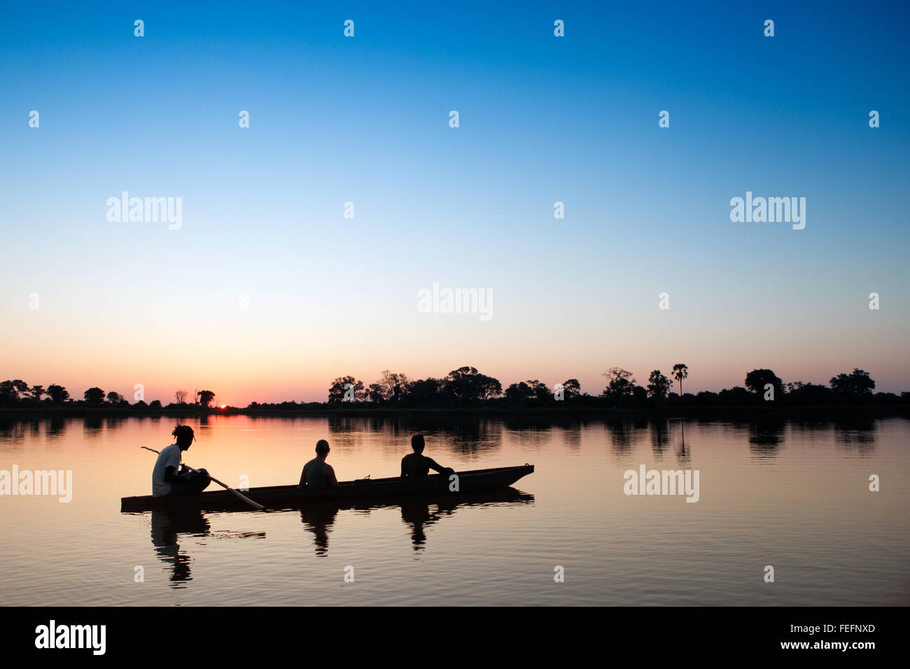 Mokoro sul Delta dell'Okavango Foto Stock