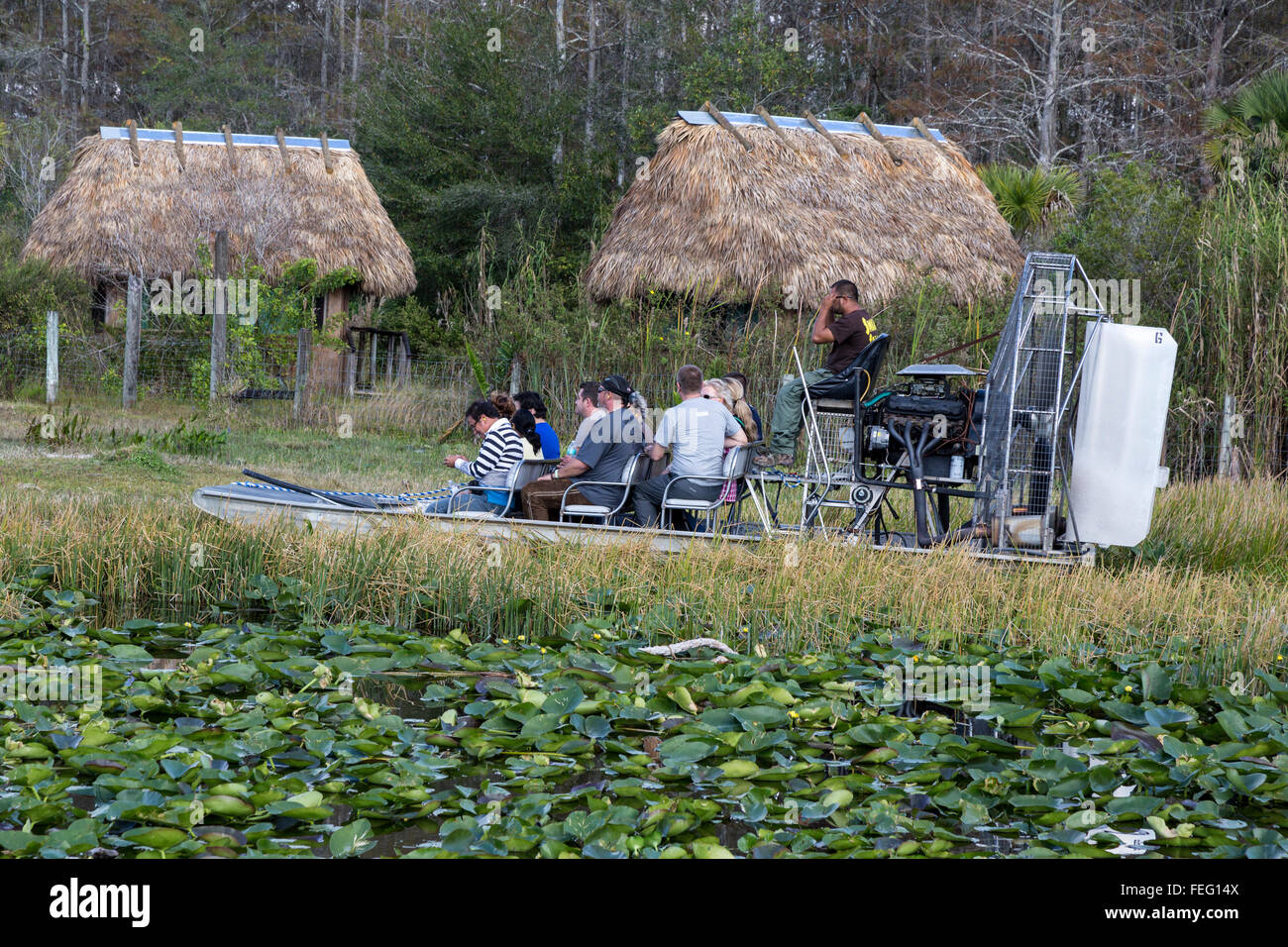 Airboat lasciando il tour della palude, Billie Swamp Safari, Clewiston, Florida. Foto Stock