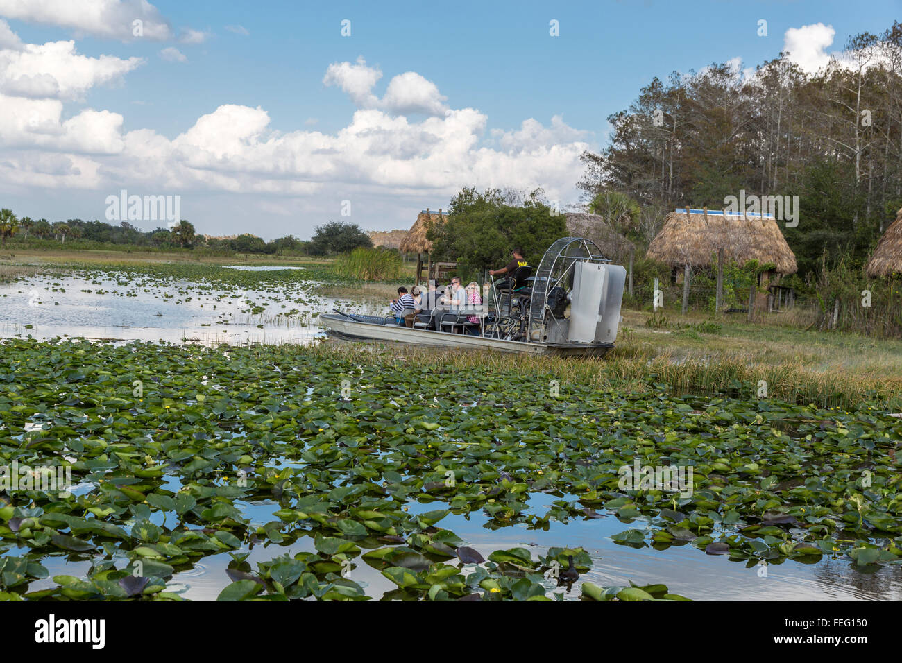 Airboat lasciando il tour della palude, Billie Swamp Safari, Clewiston, Florida. Foto Stock