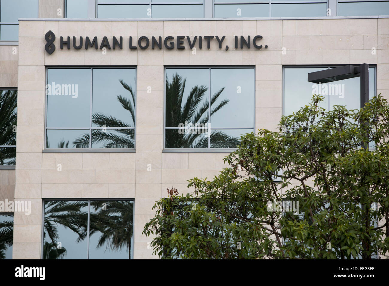 Un logo segno al di fuori della sede della longevità umana, Inc. di San Diego, in California, il 30 gennaio 2016. Foto Stock