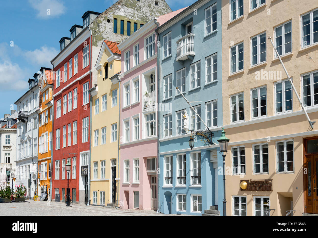 Case colorate d'epoca, Nyhavn, Copenaghen (Kobenhavn), Regno di Danimarca Foto Stock