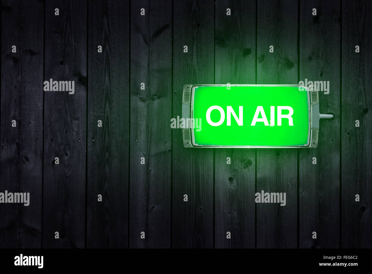 In segno di aria, verde illuminato stazione radio digital signage. Foto Stock