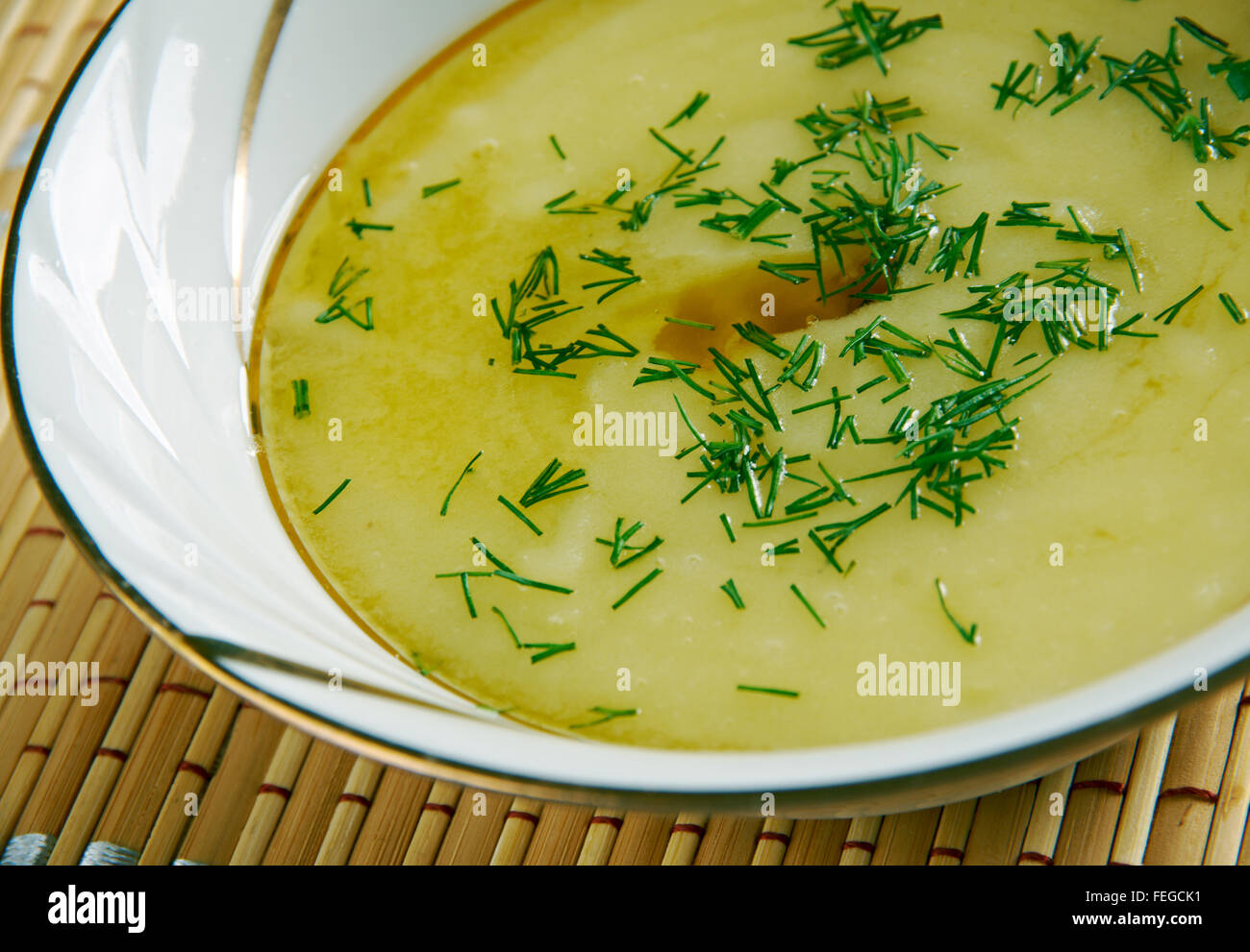 Skordalia - nella cucina greca, realizzata combinando aglio schiacciato con purea di patate,noci, mandorle, Foto Stock