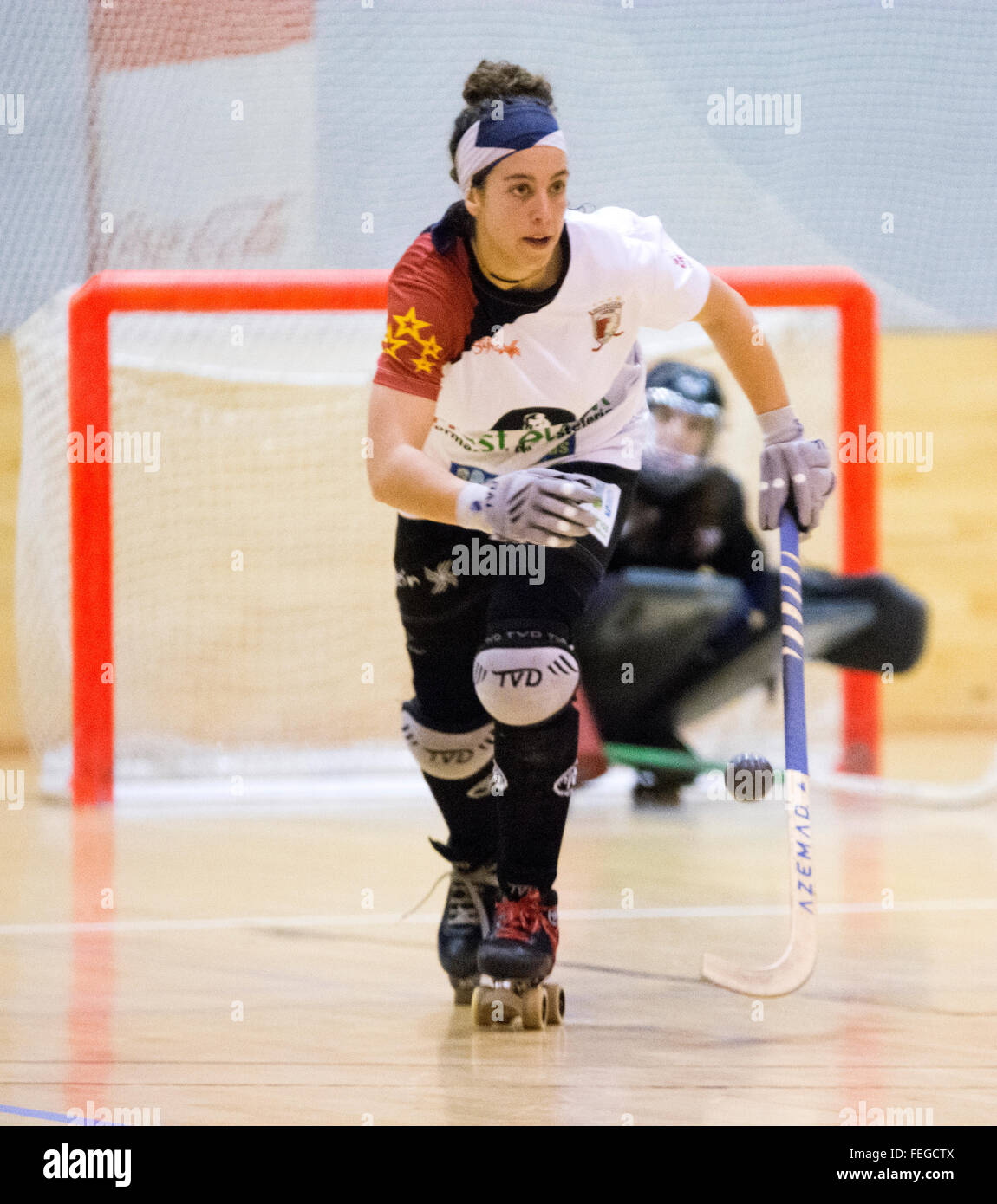 Gijon, Spagna. Il 6 febbraio, 2016. Maria Diez (Hostelcur Gijon HC) in azione durante il rullo partita di hockey dei quarti di finale di CERH femminile di Coppa Europea tra Hostelcur Gijon HC e noi Coutras al centro MataJove il 6 febbraio 2016 a Gijon, Spagna. Credito: David Gato/Alamy Live News Foto Stock