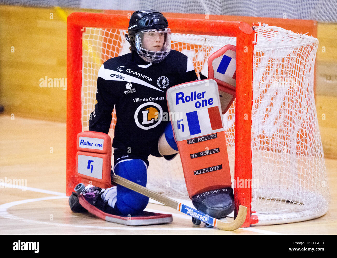 Gijon, Spagna. Il 6 febbraio, 2016. Agnes Martin (portiere, US Coutras) rullo durante la partita di hockey dei quarti di finale di CERH femminile di Coppa Europea tra Hostelcur Gijon HC e noi Coutras al centro MataJove il 6 febbraio 2016 a Gijon, Spagna. Credito: David Gato/Alamy Live News Foto Stock