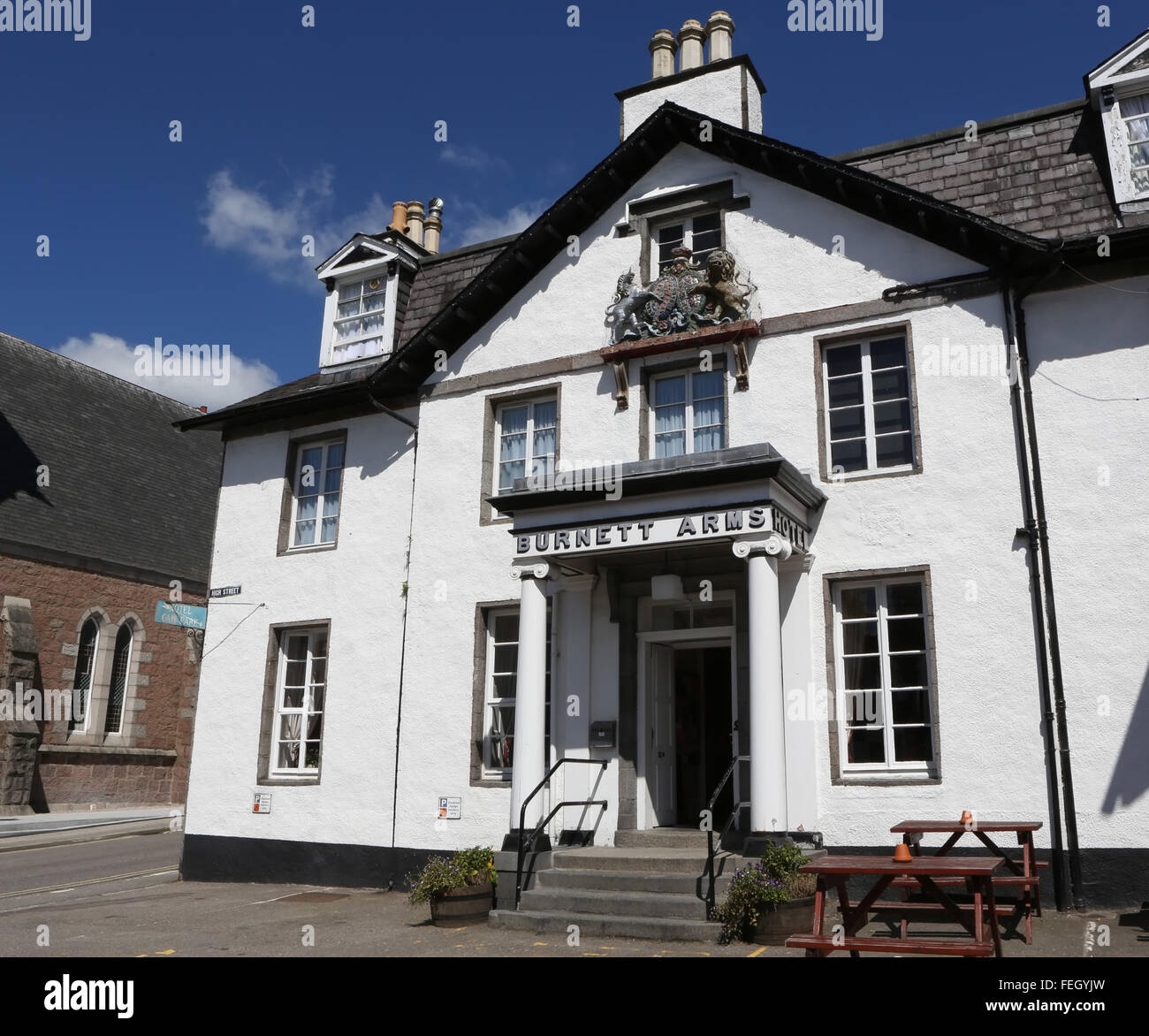 La Burnett Arms Hotel nel villaggio di Banchory, Aberdeenshire, Scotland, Regno Unito. Foto Stock