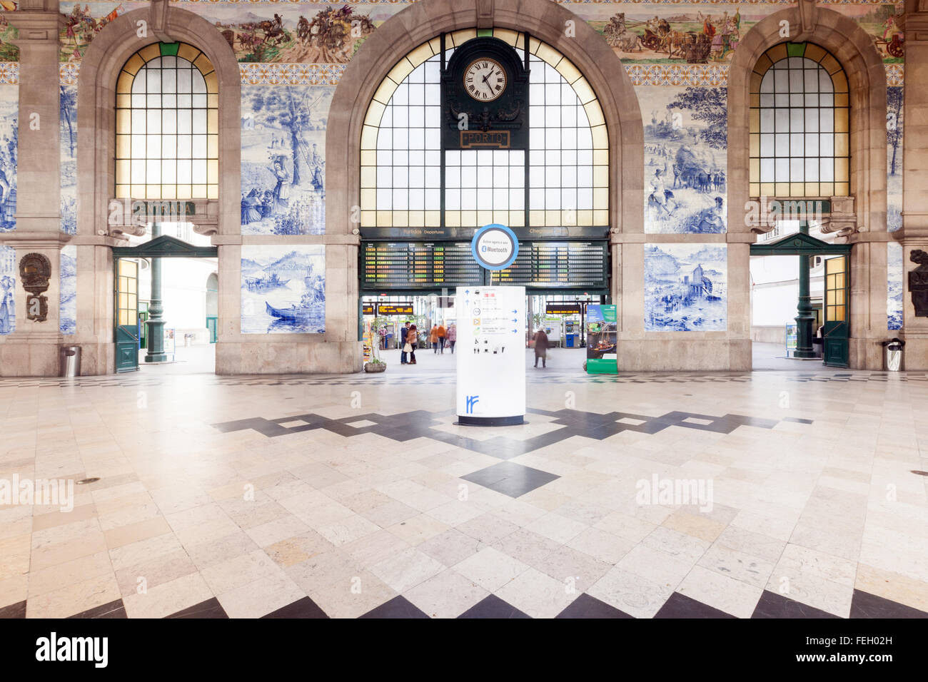 Stazione ferroviaria di São Bento si trova nella città di Porto, in Portogallo. Foto Stock