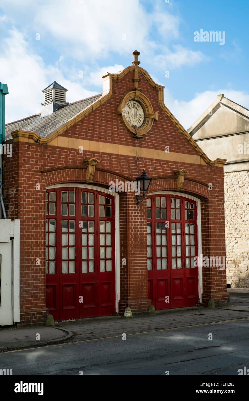 Cheltenham una città termale sul bordo del Cotswolds Gloucesterhire vecchia stazione dei vigili del fuoco Foto Stock