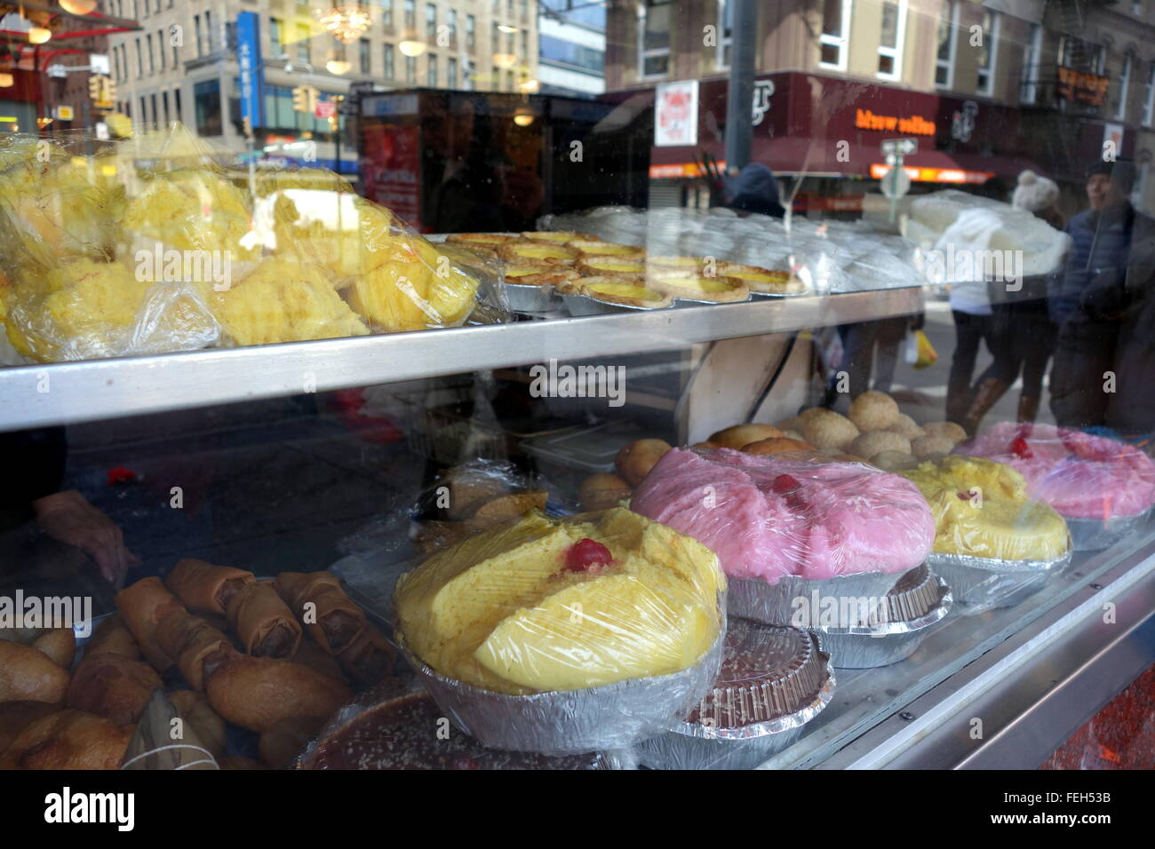 La città di New York, New York, USA, 6 febbraio, 2016 ristoranti cinesi di Chinatown calza fino a Fa Gao (tazza cinese-dolce come pasticceria) in preparazione per il nuovo anno cinese (anno della scimmia), Canal Street, Chinatown, New York City, Stati Uniti d'America, stillbeyou/Alamy Live News Foto Stock