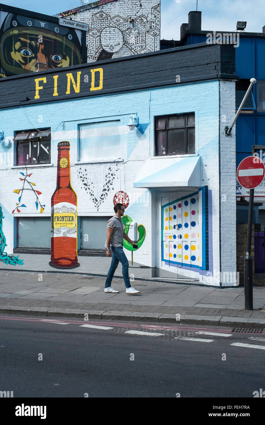 Shoreditch arte urbana graffiti murali marciapiede Foto Stock