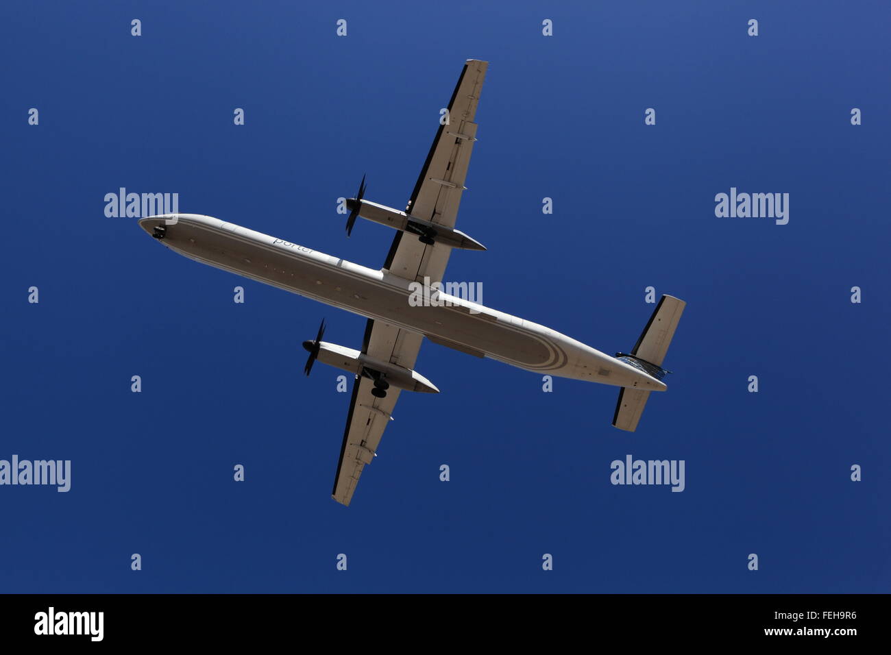 De Havilland Canada DHC-8 Q400 C-GLQB Porter Airlines presso YOW Ottawa, Canada, 15 aprile 2015 Foto Stock