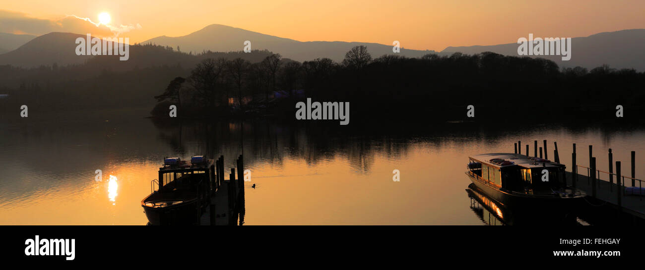 Tramonto sul lago Derwentwater, Keswick, Parco Nazionale del Distretto dei Laghi, Cumbria County, England, Regno Unito Foto Stock