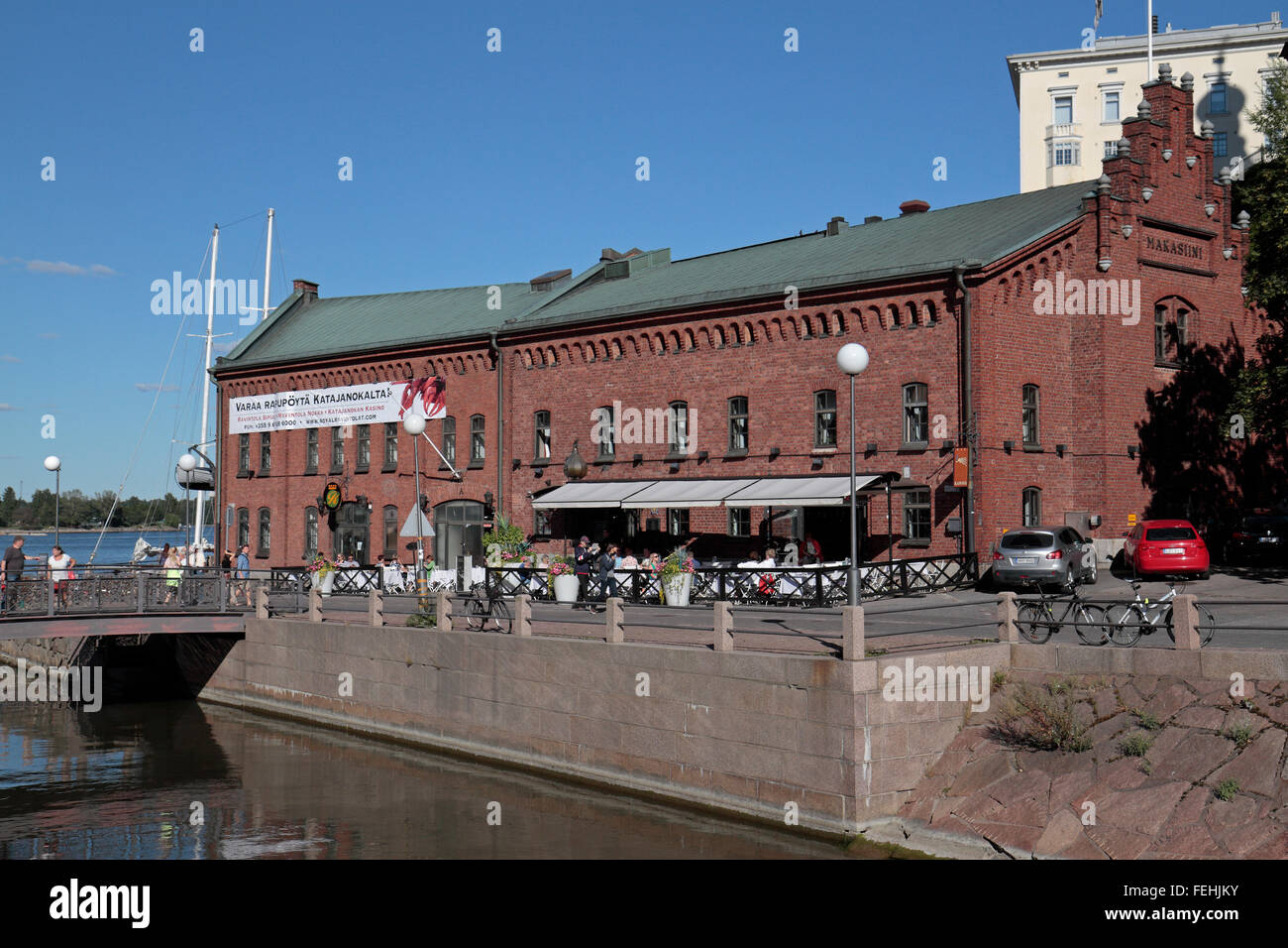 Convertito dock edifici laterali accanto Pohjoissatama nord del porto di Helsinki, Finlandia. Foto Stock