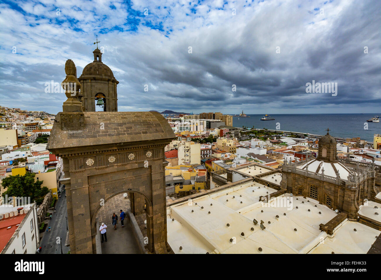 Vista panoramica di Las Palmas de Gran Canaria in un giorno nuvoloso, vista dalla Cattedrale di Santa Ana Foto Stock