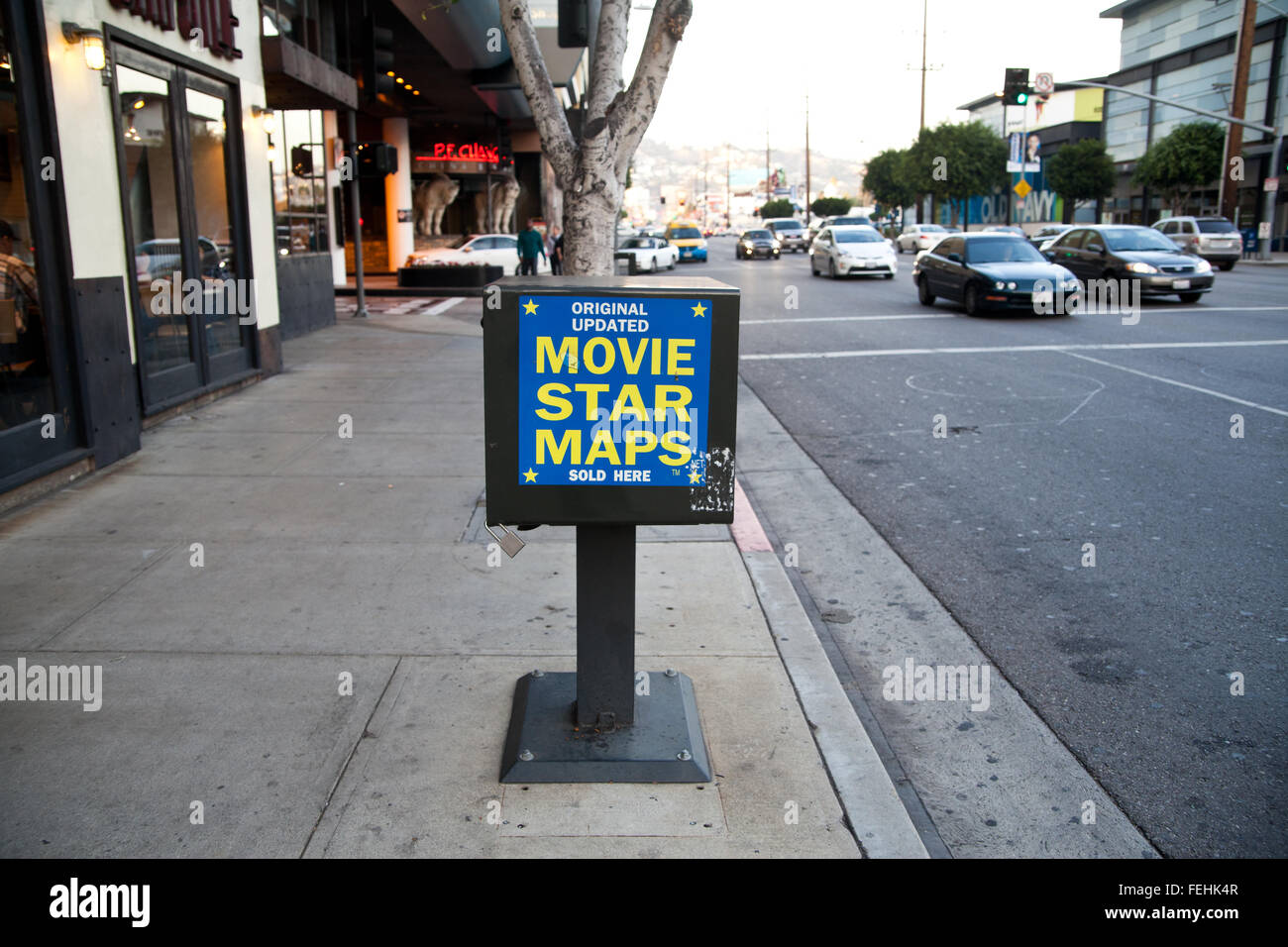 "Movie Star Maps' dispenser in La Cienega Boulevard Blvd guardando in direzione nord accanto al Beverly Center di Los Angeles. Foto Stock