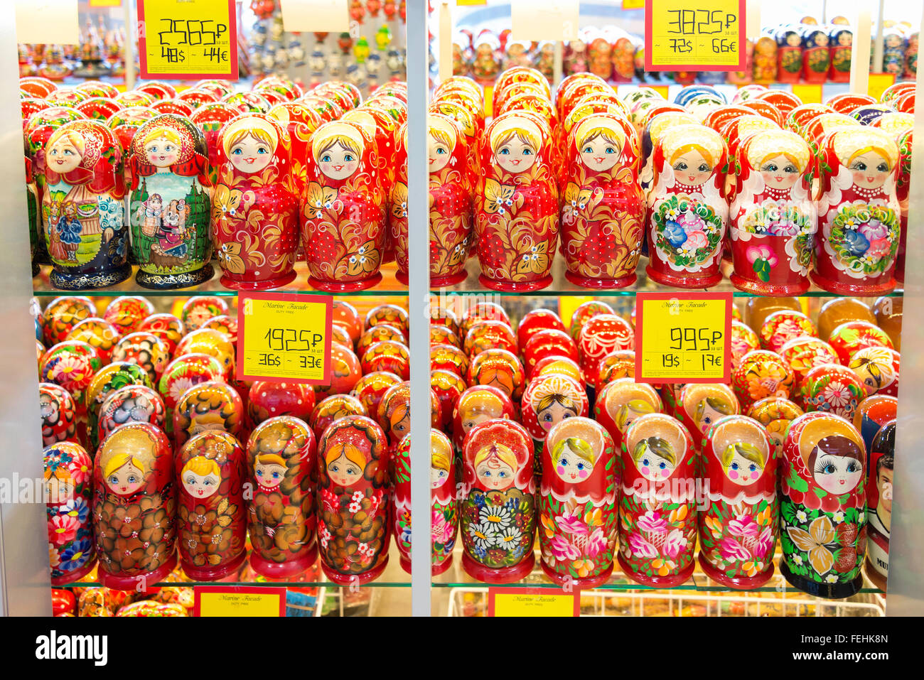 Souvenir matrioska russa di bambole, San Pietroburgo, regione nord-occidentale, Repubblica Russa Foto Stock