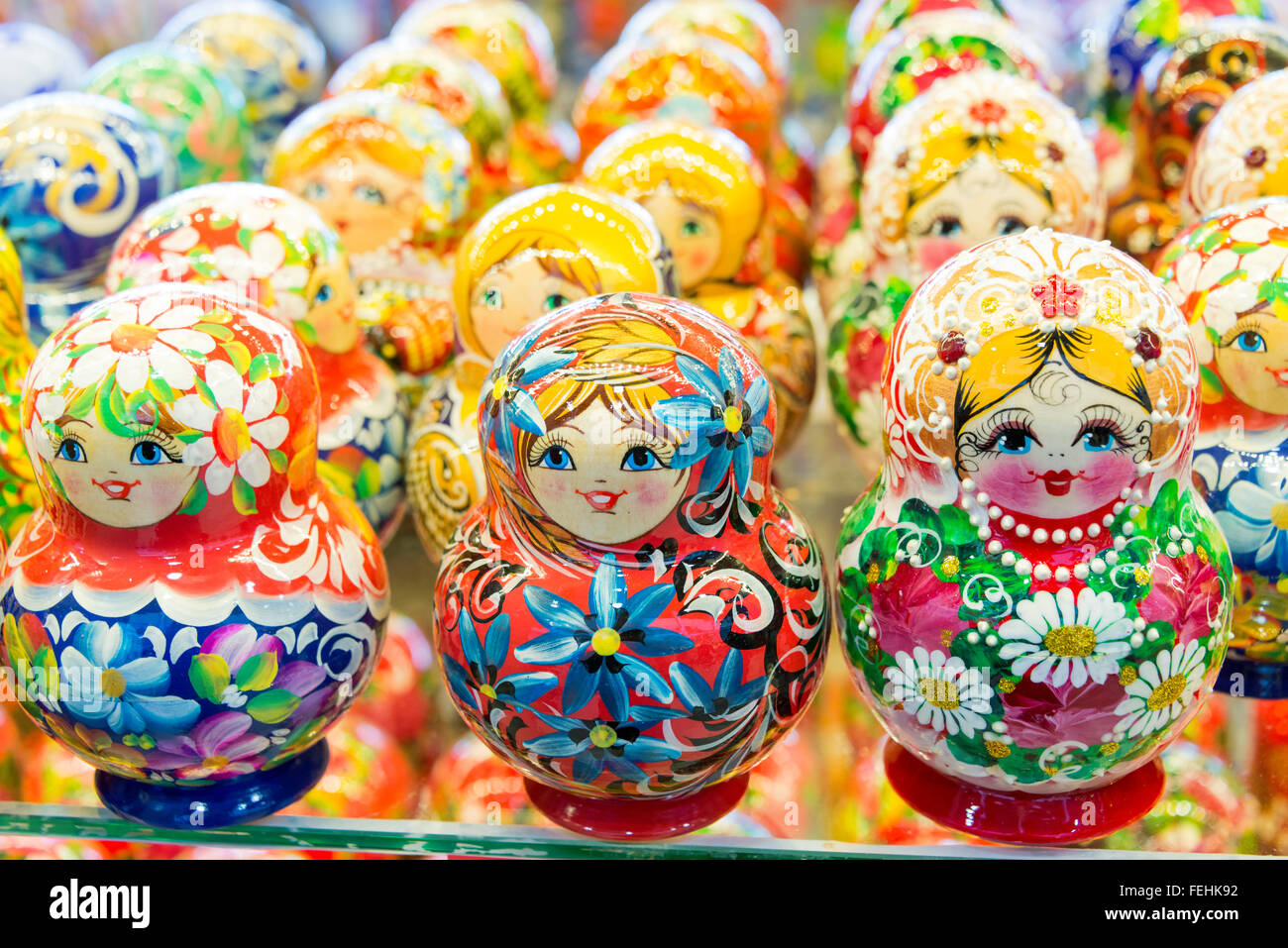Souvenir matrioska russa bambole di nesting, San Pietroburgo, regione nord-occidentale, Repubblica Russa Foto Stock