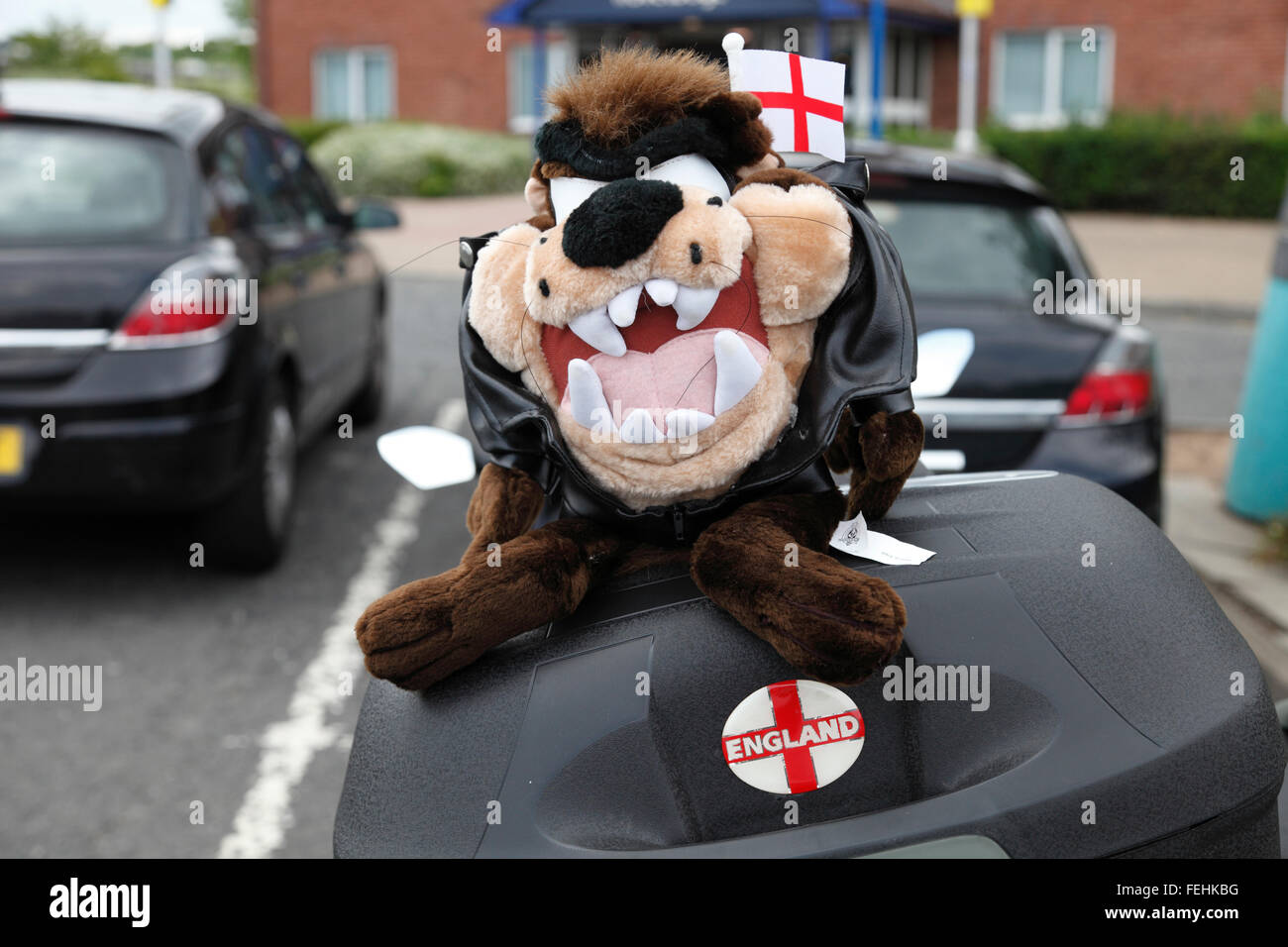 Il giocattolo di peluche su una bici in inglese Foto Stock