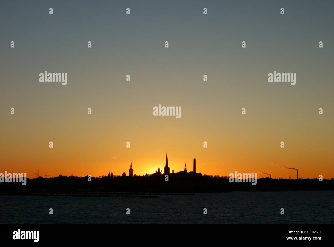 Tallinn skyline al tramonto Foto Stock