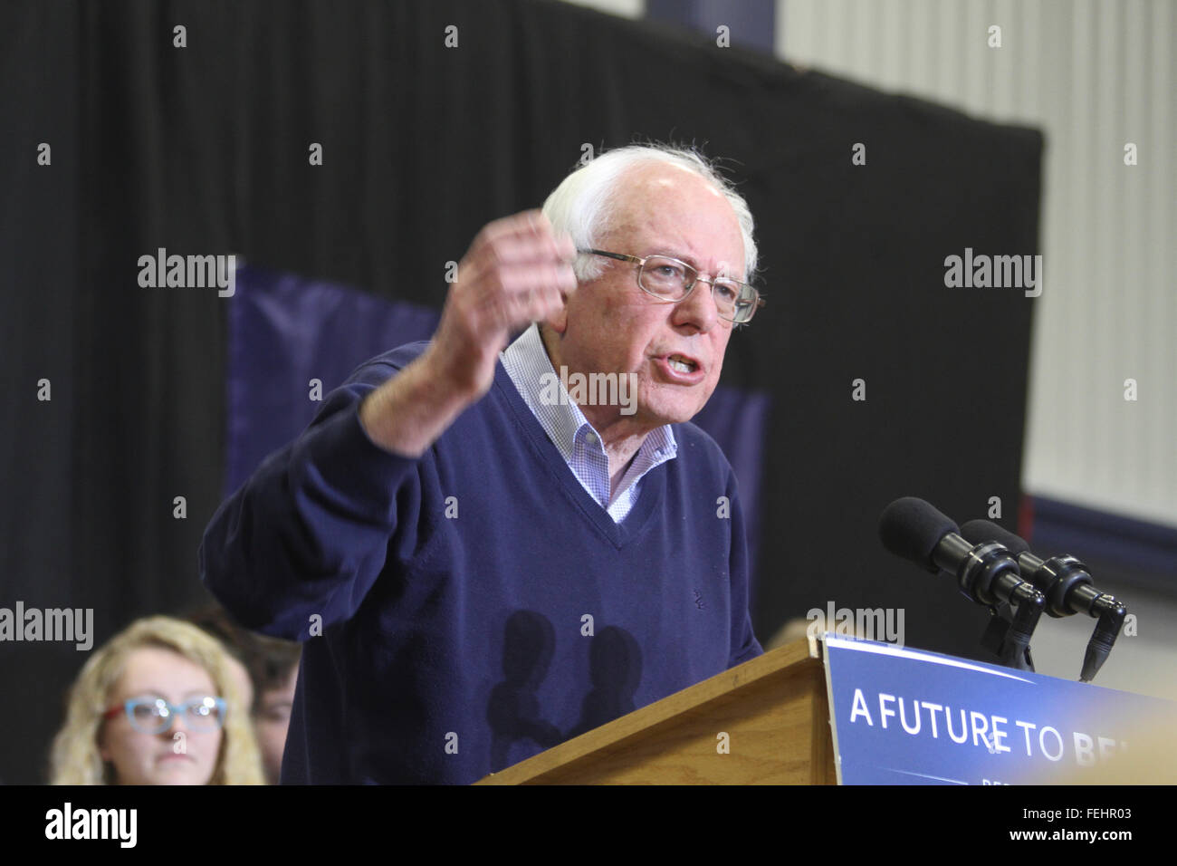 Portsmouth, New Hampshire, Stati Uniti d'America. Il 7 febbraio, 2016. Bernie Sanders, Candidato Presidente parla al Bernie Sanders uscire la votazione rally due giorni prima del New Hampshire's presidenziale democratico voto primario. Credito: Susan Pease/Alamy Live News Foto Stock