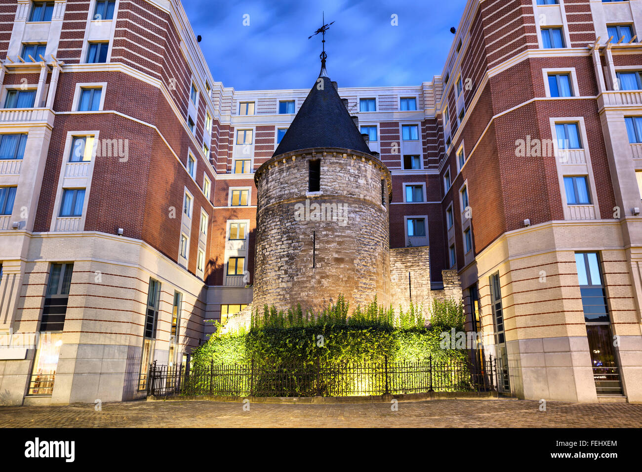Torre Nera - Parte delle antiche fortificazioni di Bruxelles, dietro la Santa Caterina chiesa nel centro della citta'. Foto Stock