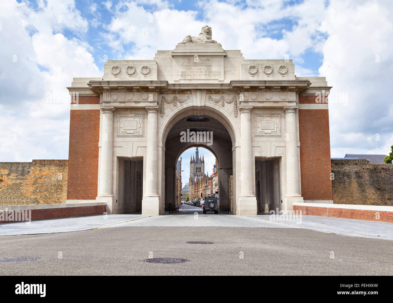 Menin Gate - la guerra mondiale I memorial inscritto con 54,896 nomi nella città di Ypres, Belgio, presentato il 24 Luglio 1927 Foto Stock