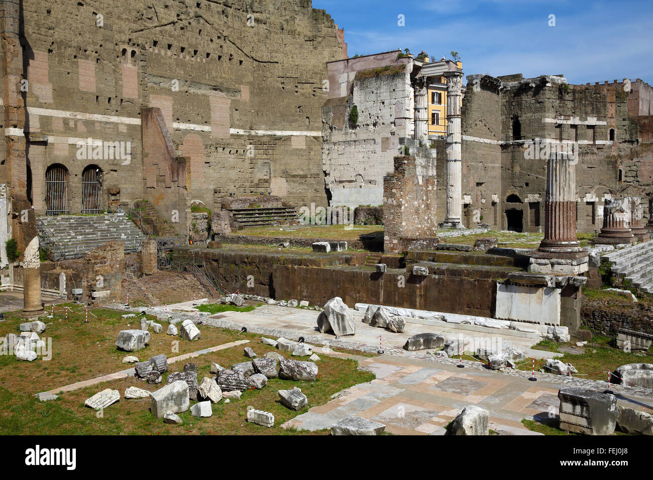 Parte dei Fori Imperiali compreso il Foro di Augusto nel cuore antico di Roma. Foto Stock