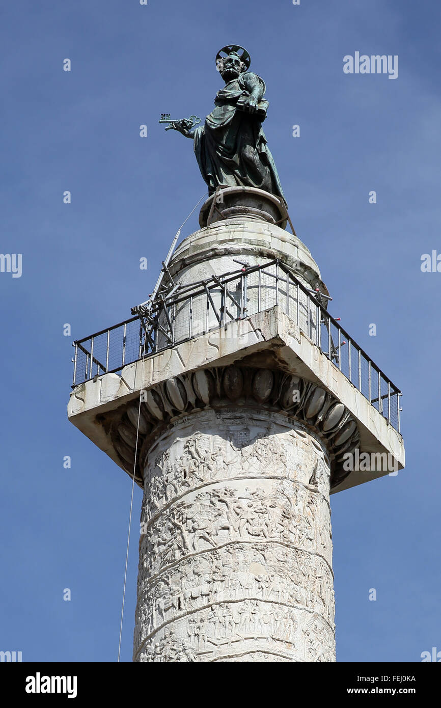 Colonna di Traiano in Fori Imperiali precinct in Roma. Foto Stock