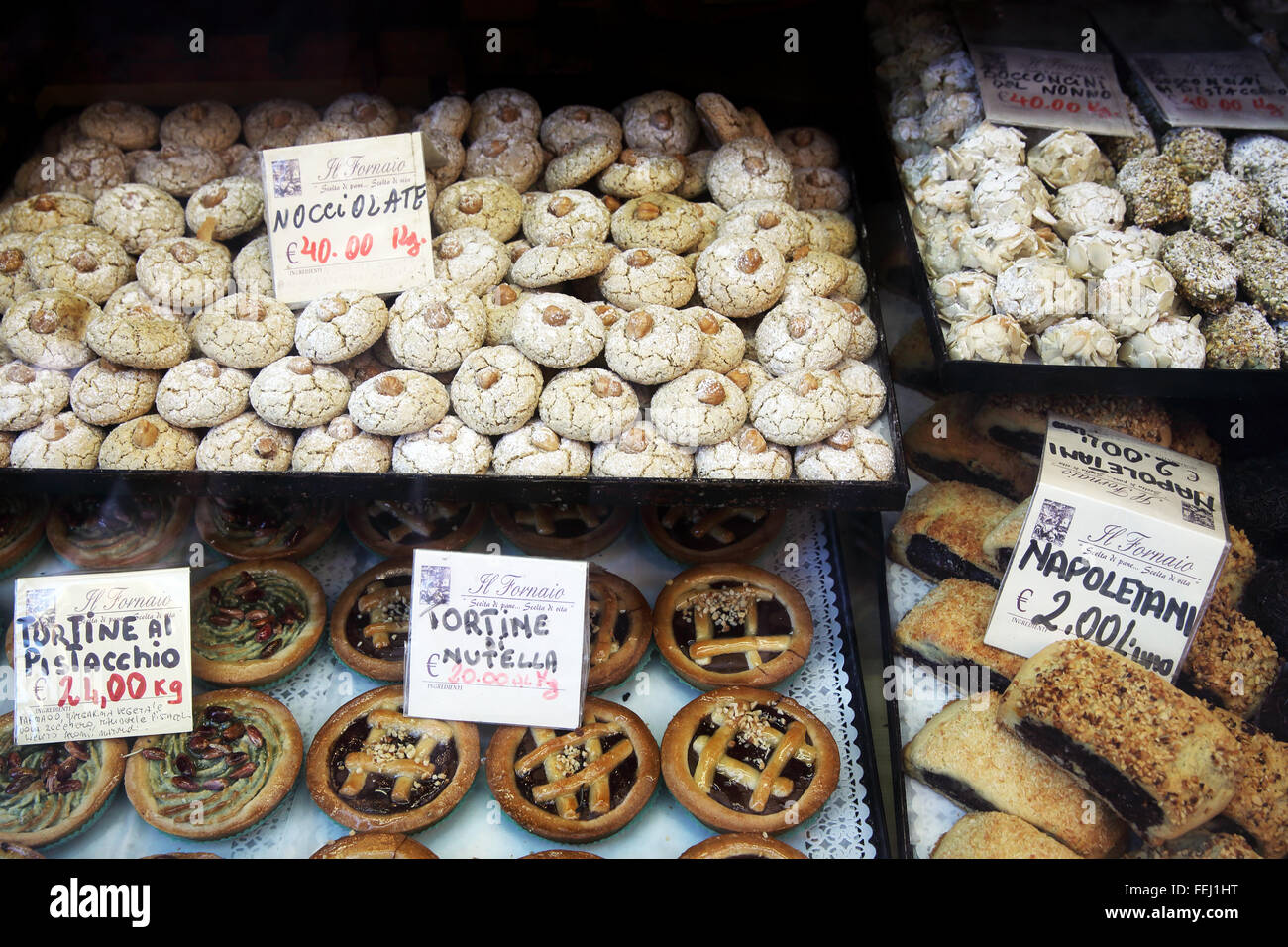 Biscotti, torte e altri dolci visualizzati in Roma Foto Stock