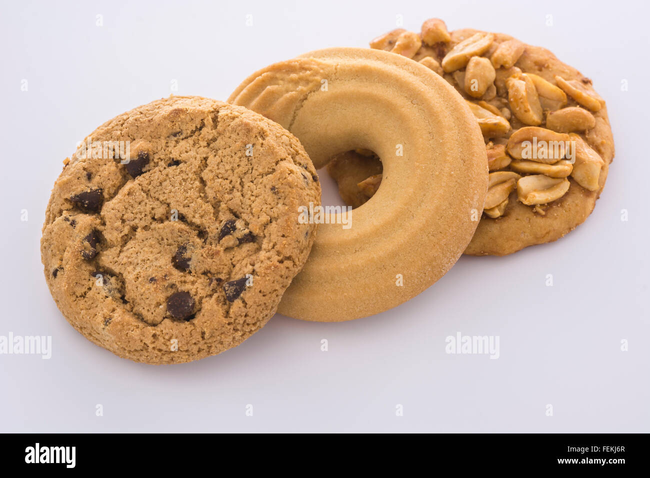 Biscotti / cookies sul plain nero, riflettente, sfondo - metafora per computer / browser / cookie web & 'che veramente si prende il biscotto' Idiom. Foto Stock