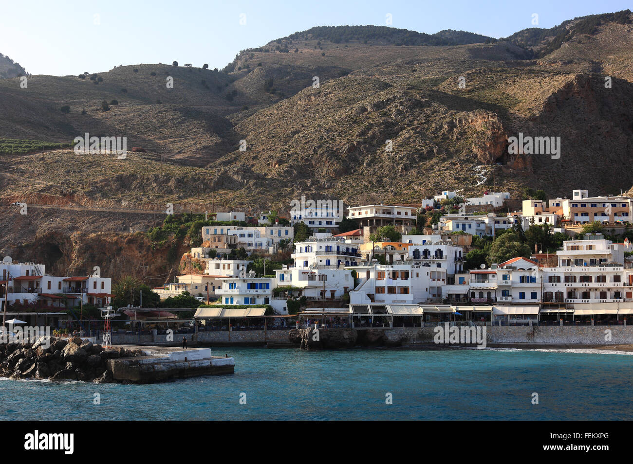 Creta, costiere luogo Chora Sfakion nel sud-ovest dell'isola dal mare Libico Foto Stock