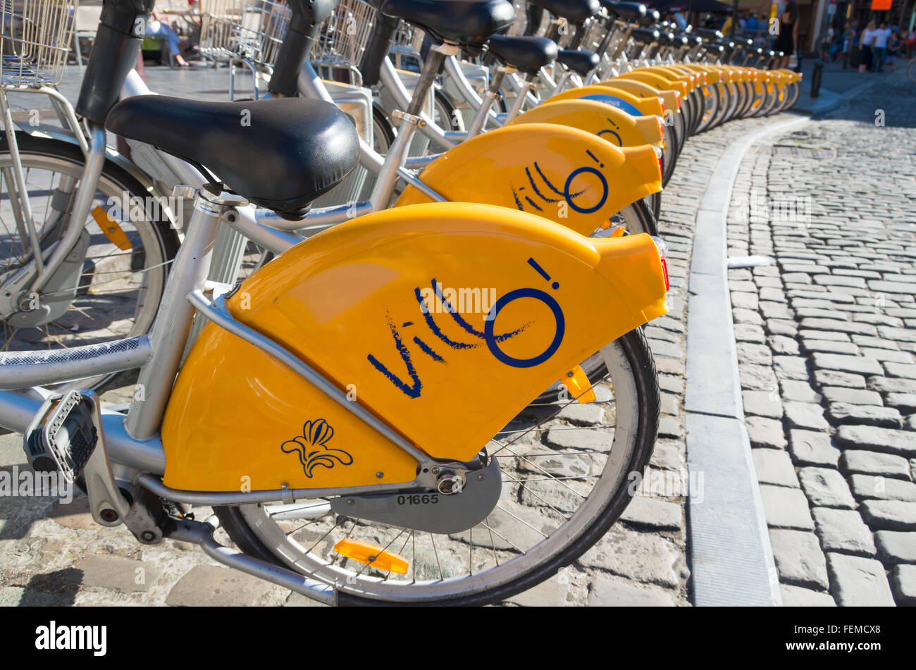 Bruxelles, Belgio - 10 luglio 2015: Giallo bici di Villo!, un servizio automatizzato che noleggia biciclette in tutta Bruxelles. Foto Stock