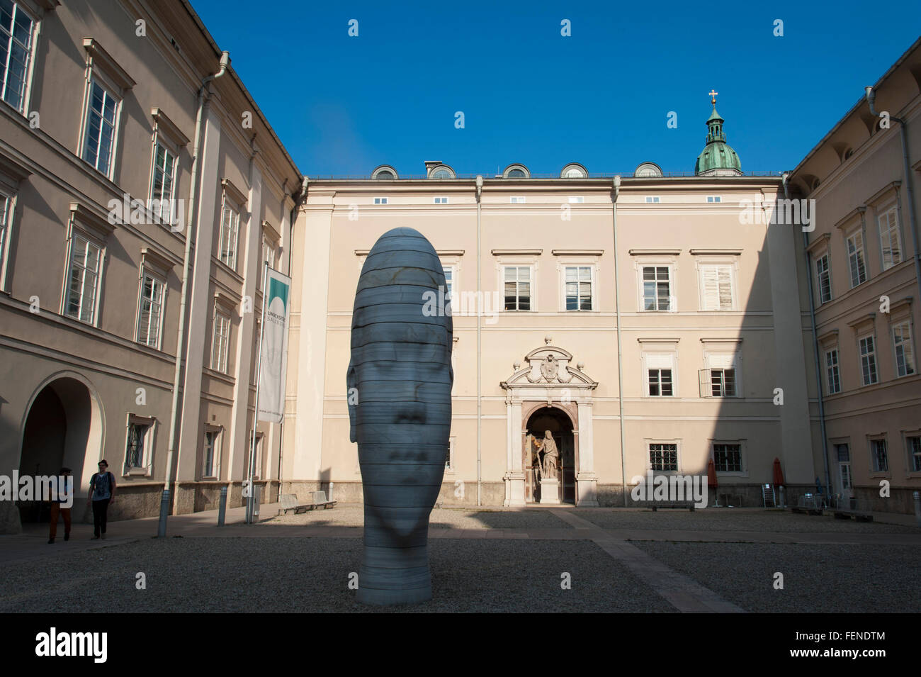 Cortile dell'Università di Salisburgo, il centro storico della città di Salisburgo, un sito Patrimonio Mondiale dell'UNESCO, Austria Foto Stock
