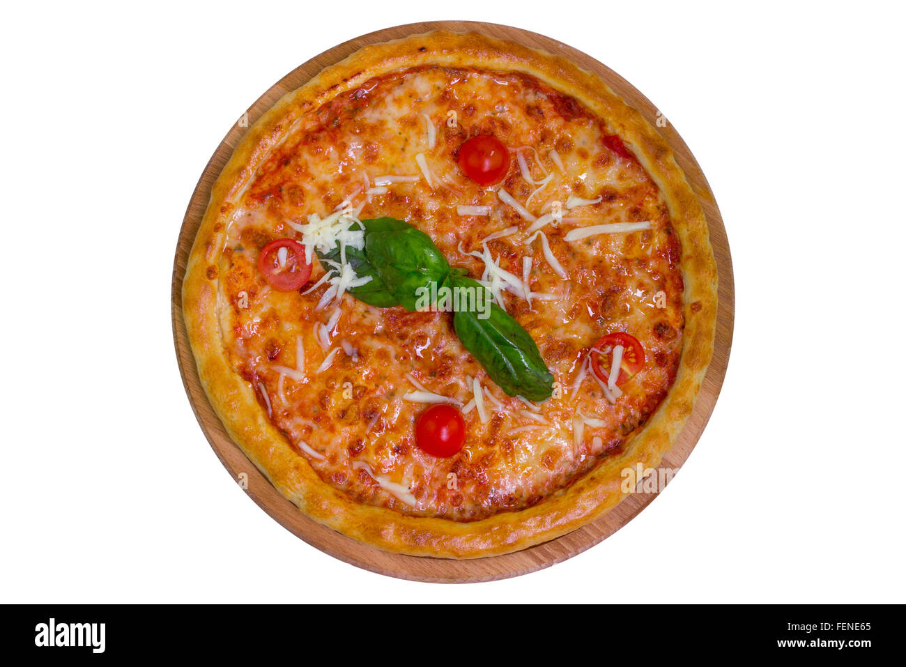Italian margarita pizza con basilico, mozzarella e pomodoro, vista dall'alto, isolato Foto Stock