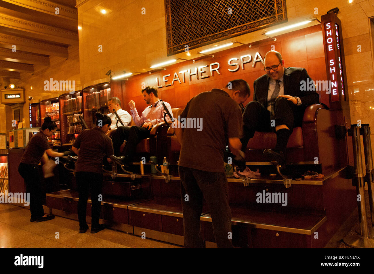 Calzatura splendenti stand in Grand Central station Manhatten New York City Foto Stock