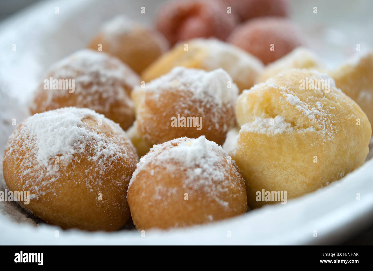 Feste di Carnevale frittelle dolci a forma di sfere chiamato castagnole Foto Stock