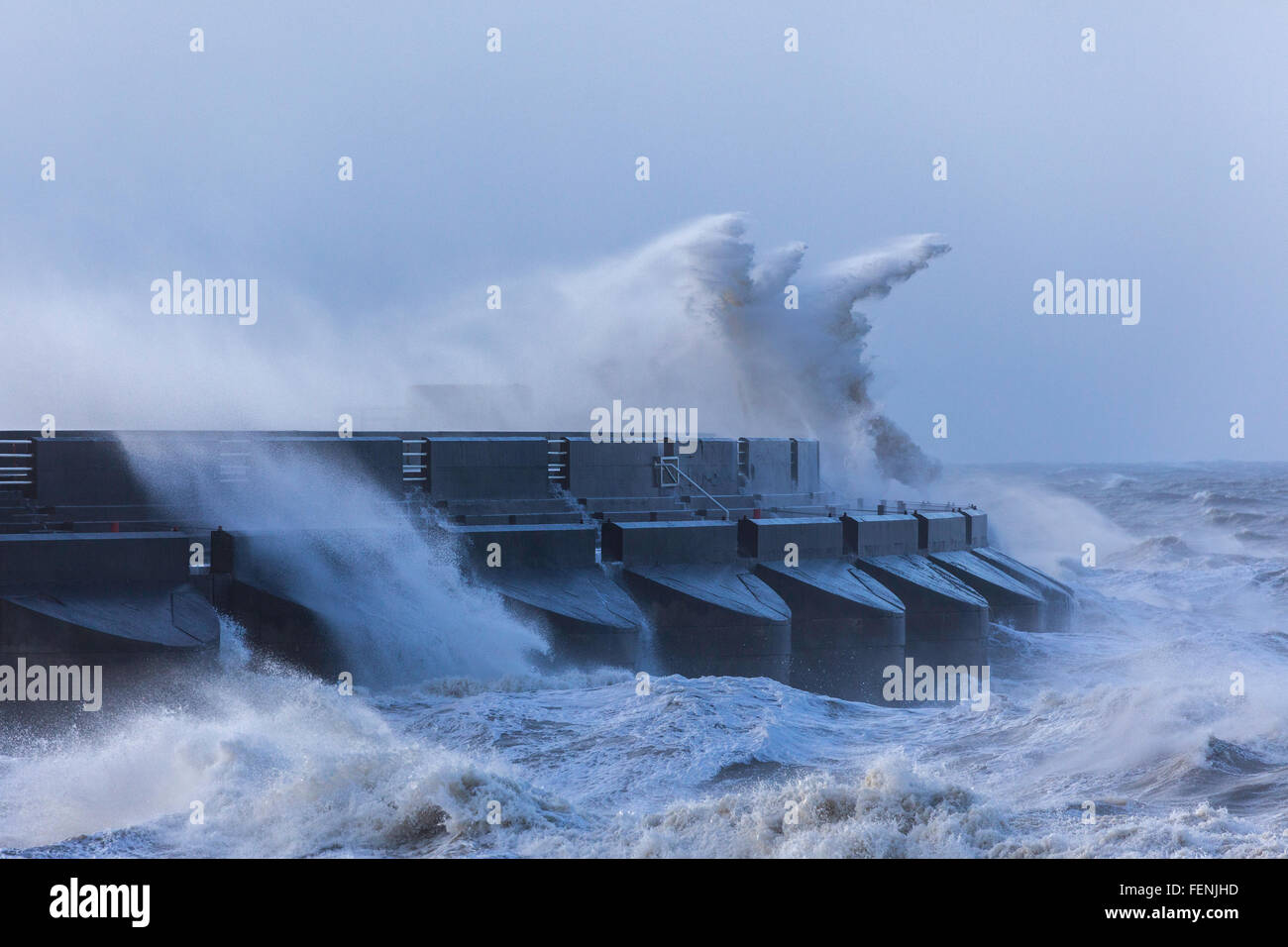 Tempesta Imogen libbre di fronte al mare a Brighton vicino alla Marina Foto Stock