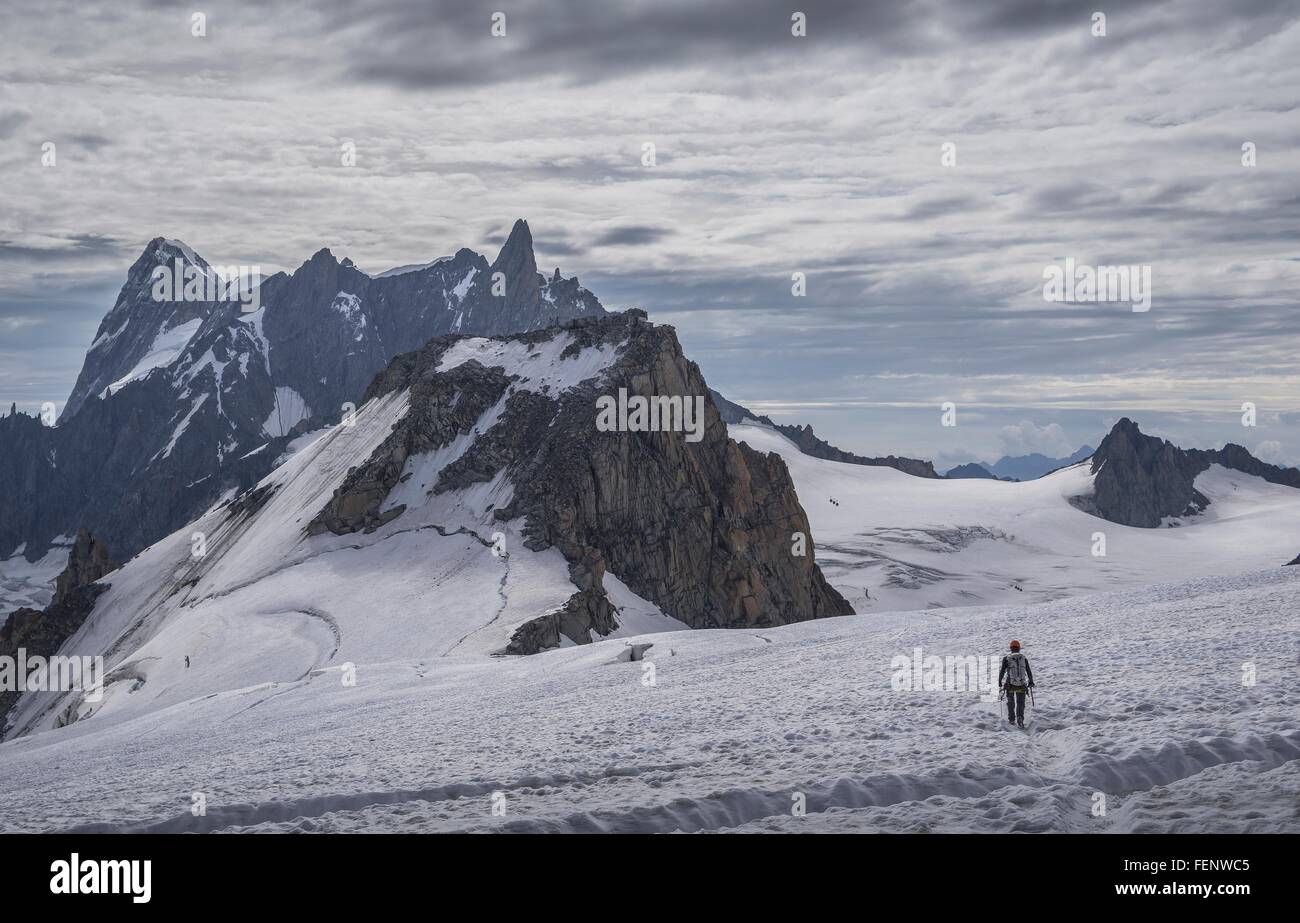 Scalatore sul ghiacciaio Mer de Glace, Mont Blanc, Francia Foto Stock