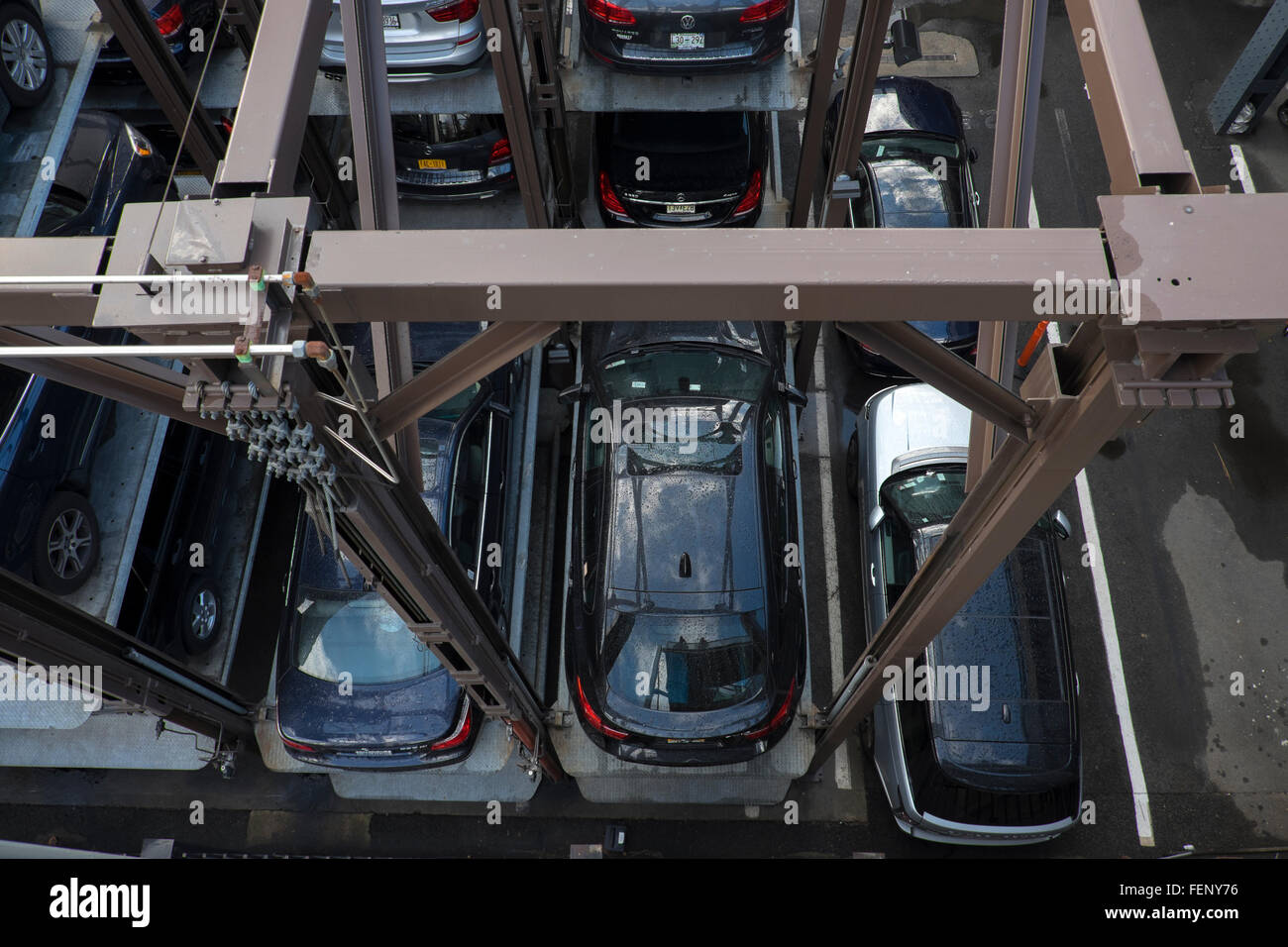 Un elevato car parking facility a Manhattan NYC Foto Stock