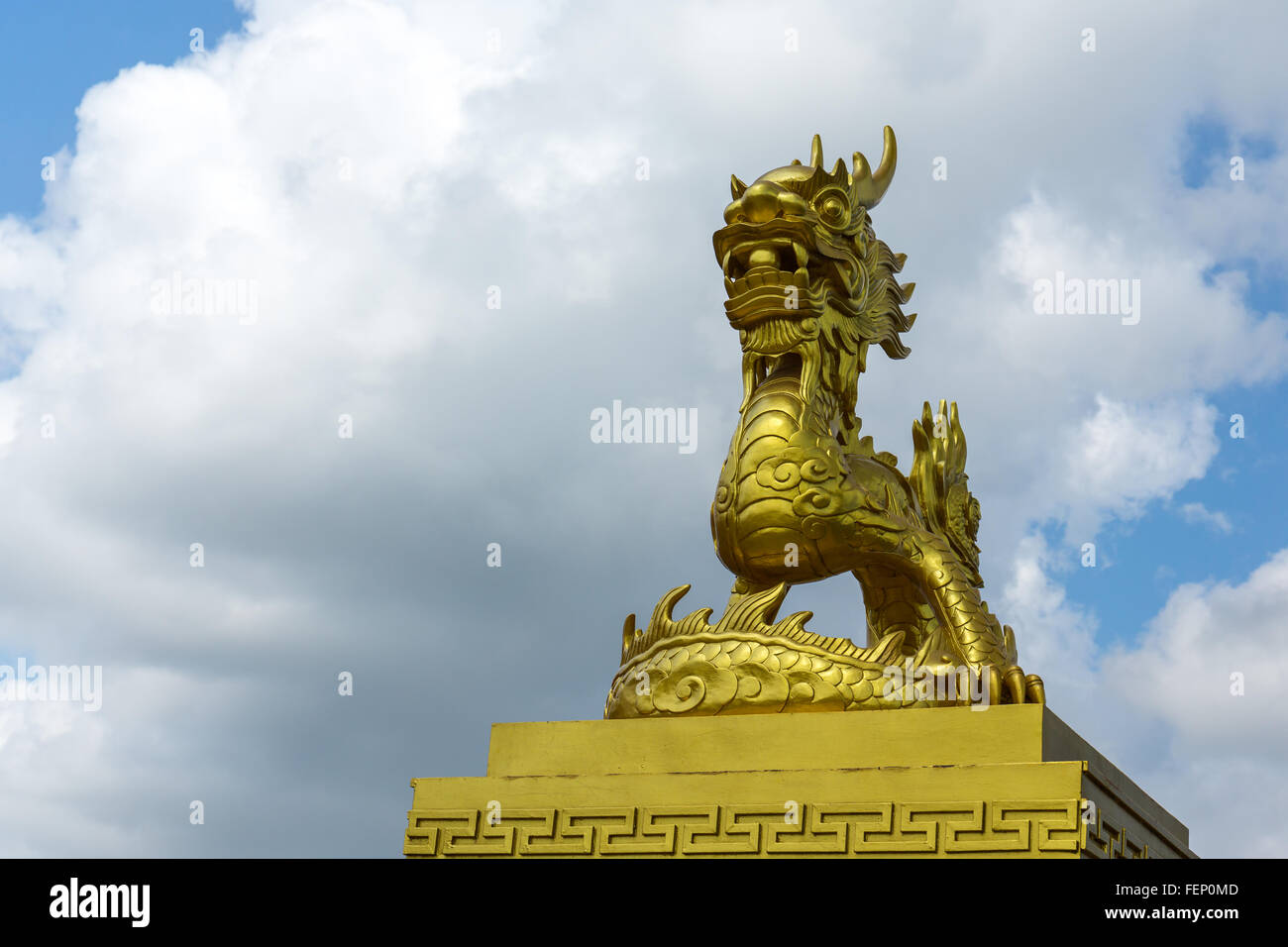 Testa di una statua del drago presso la città imperiale di Hue, Vietnam. Foto Stock