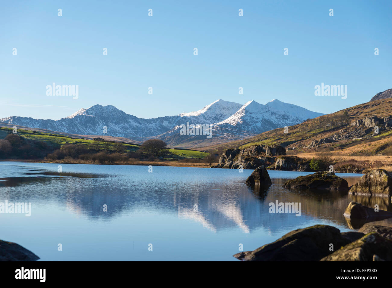 Snowdon horseshoe. Snowdonia North Wales UK montagne , paesaggio.la neve. Llynnau Mymbur. Foto Stock